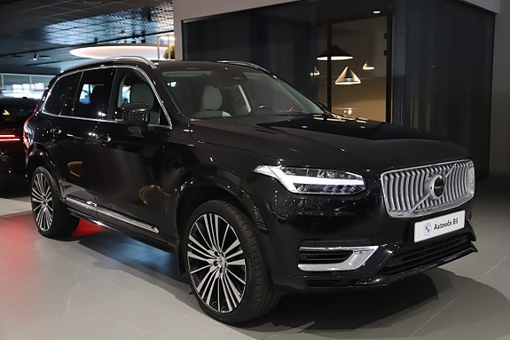 Volvo XC90 2 of 5