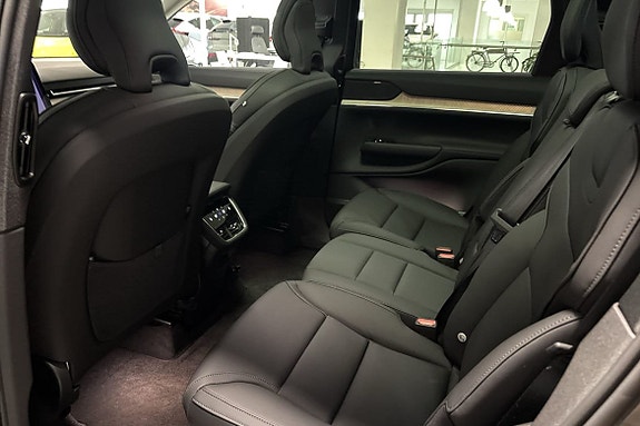 Volvo EX90 8 of 9