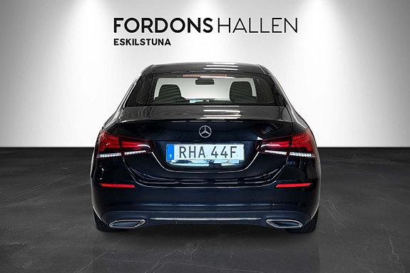 Mercedes-Benz A180 4 of 5
