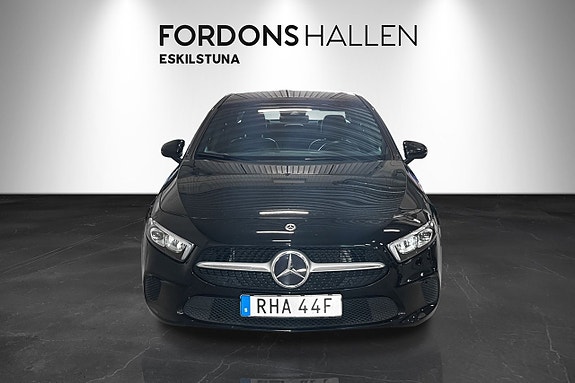 Mercedes-Benz A180 2 of 5