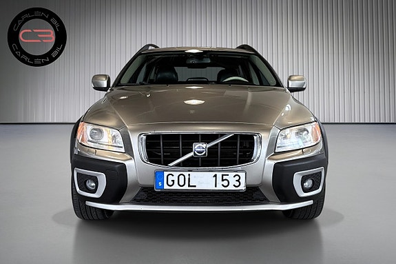 Volvo XC70 2 of 18