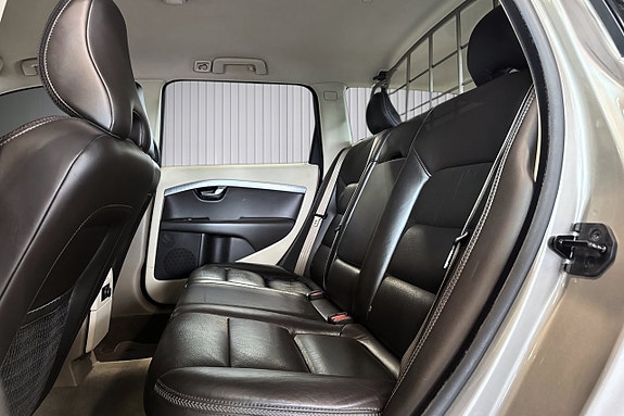 Volvo XC70 11 of 18