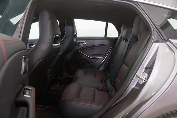 Mercedes-Benz CLA250 16 of 20