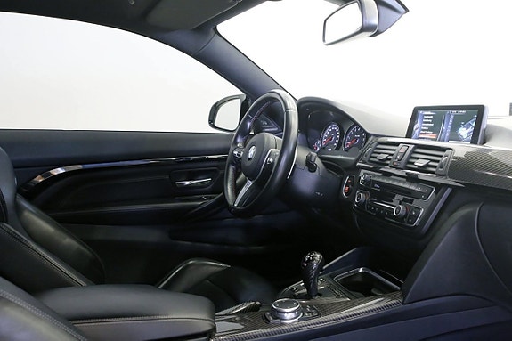 BMW M4 7 of 9