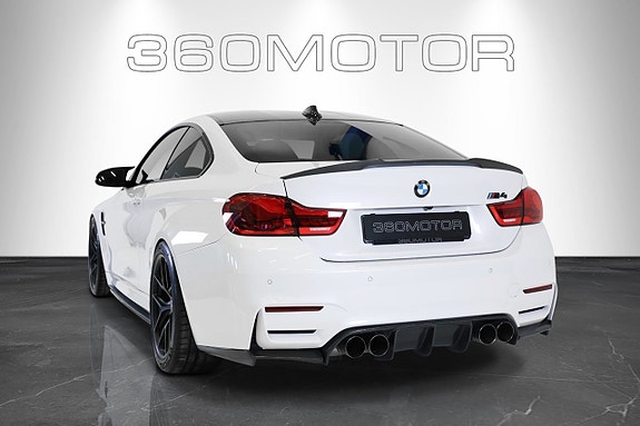 BMW M4 4 of 5