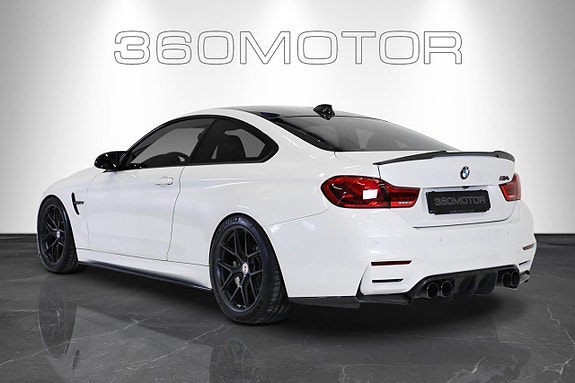 BMW M4 3 of 5