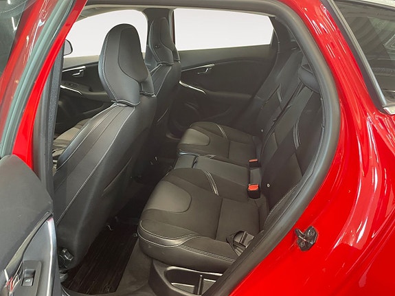 Volvo V40 14 of 21