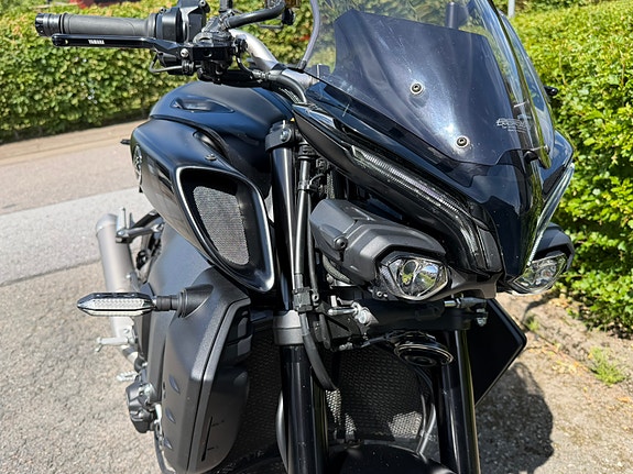 Yamaha MT-10 3 of 5