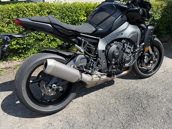Yamaha MT-10 4 of 5