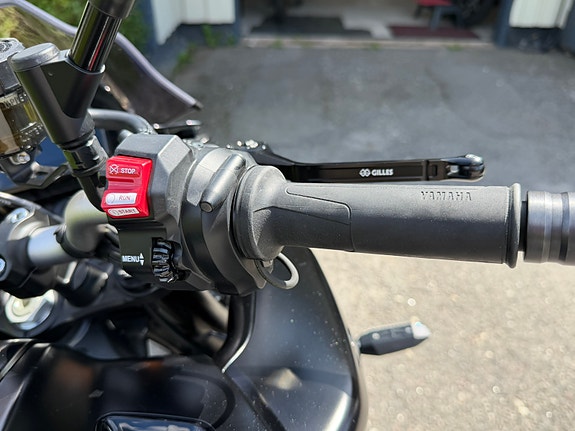 Yamaha MT-10 2 of 5