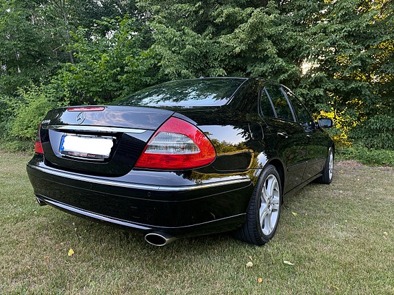 Mercedes-Benz E350 3 of 5