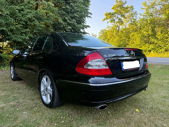Mercedes-Benz E350 4 of 5