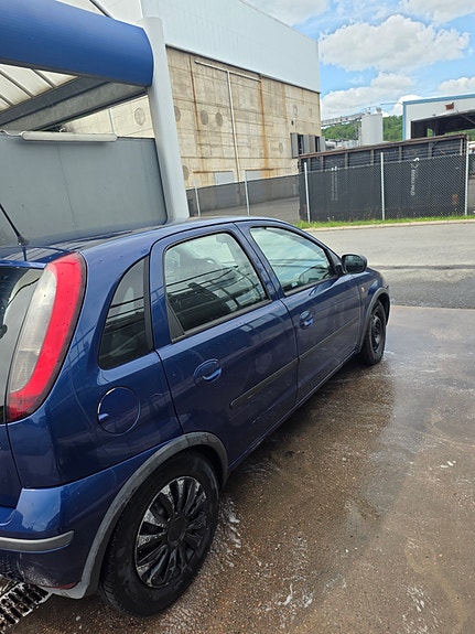 Opel Corsa 2 of 5