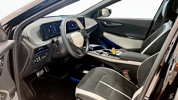 Kia EV6 8 of 16