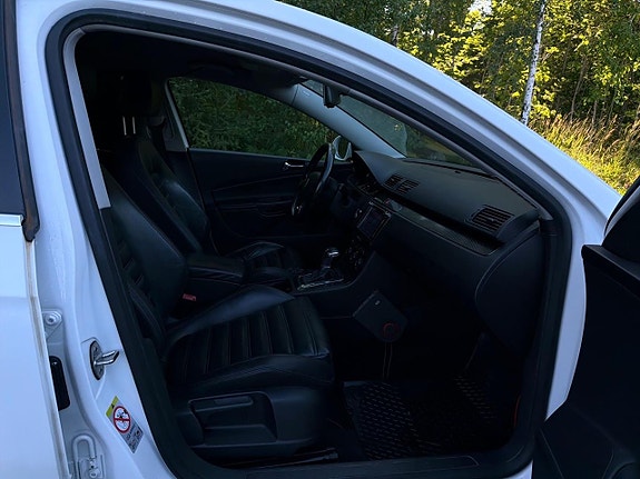 Volkswagen Passat 16 of 21