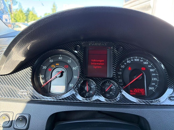 Volkswagen Passat 12 of 21