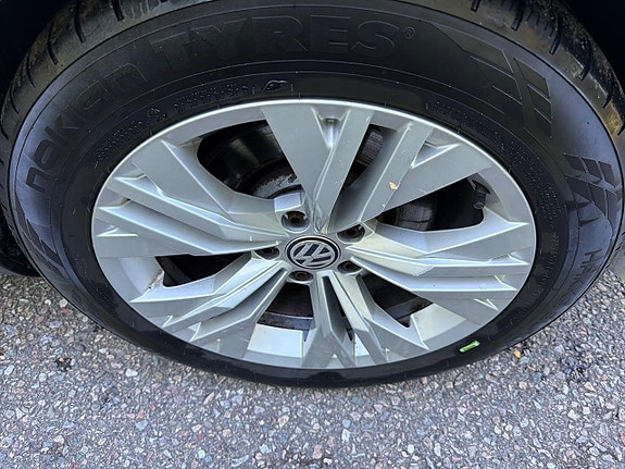 Volkswagen Passat 19 of 21