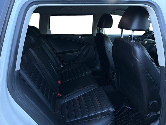 Volkswagen Passat 14 of 21
