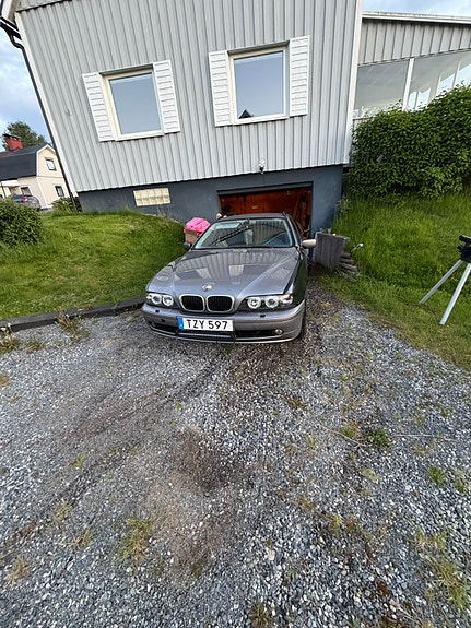 BMW 520i 3 of 3