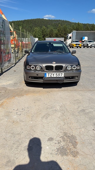 BMW 520i 2 of 3