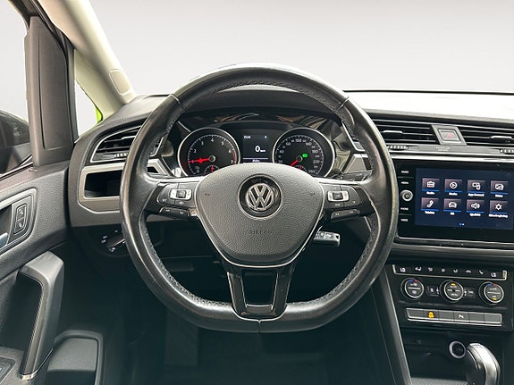 Volkswagen Touran 14 of 26