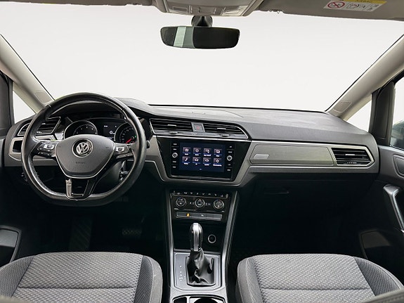 Volkswagen Touran 11 of 26