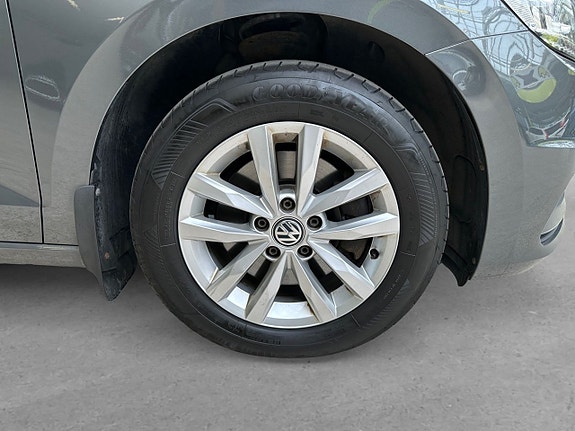 Volkswagen Touran 8 of 26