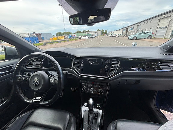 Volkswagen T-Roc 4 of 5