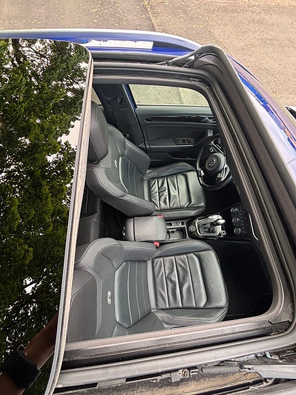 Volkswagen T-Roc 3 of 5