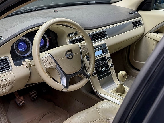 Volvo V70 13 of 22