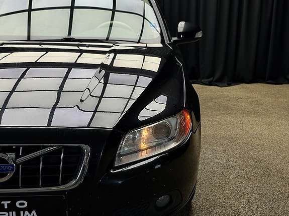 Volvo V70 4 of 22