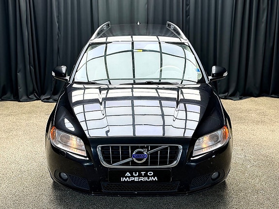Volvo V70 3 of 22