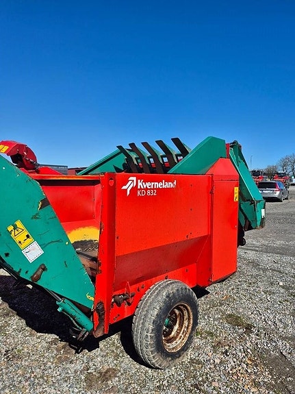 Taarup Kverneland KD 832 2 of 3
