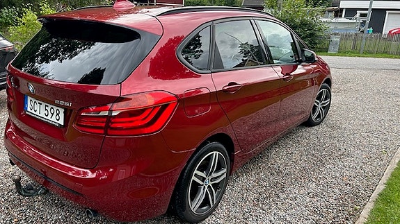 BMW 225i 5 of 11