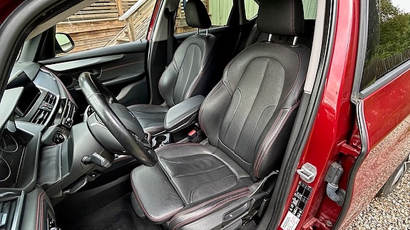 BMW 225i 7 of 11