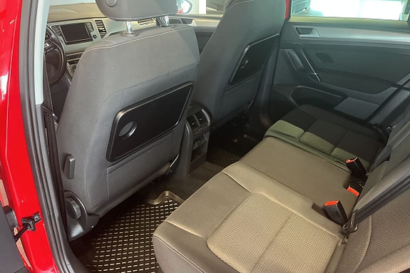 Volkswagen Golf Sportsvan 10 of 10