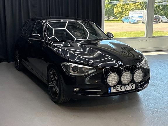 BMW 120d 2 of 5