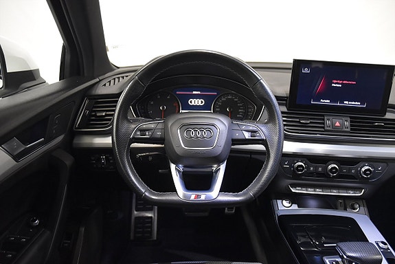 Audi Q5 2 of 21