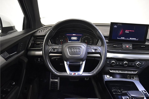 Audi Q5 2 of 21