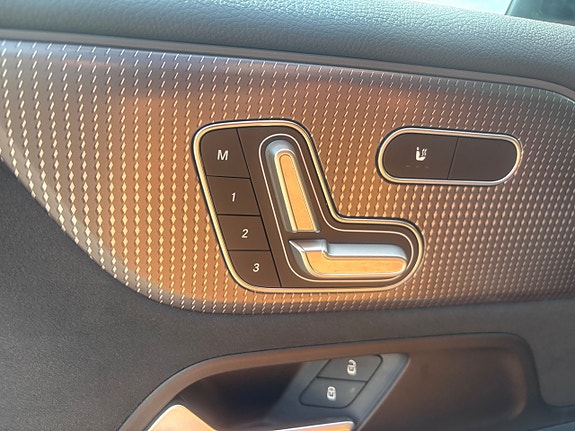 Mercedes-Benz EQB300 7 of 12