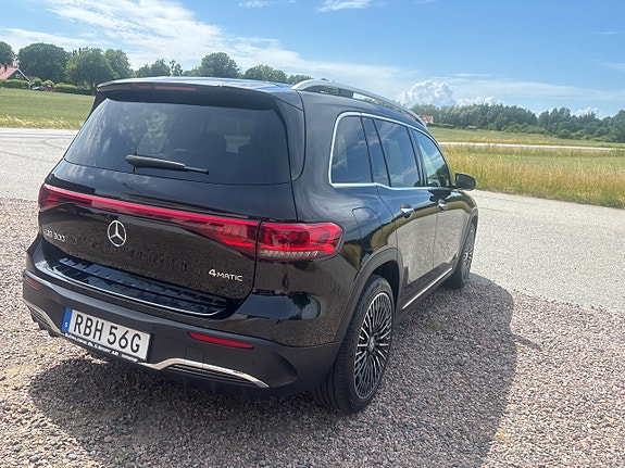 Mercedes-Benz EQB300 4 of 5