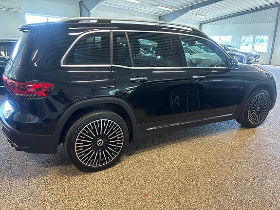 Mercedes-Benz EQB300 12 of 12