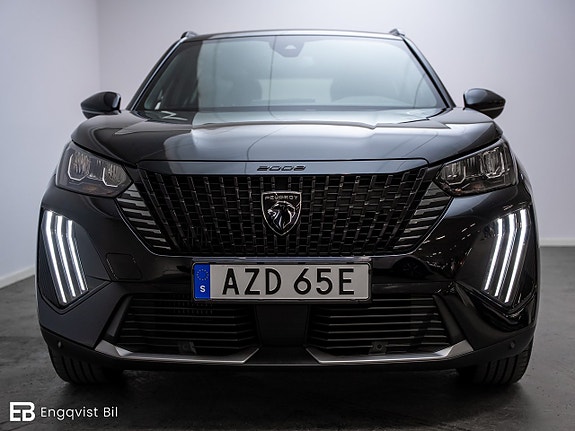 Peugeot 2008 2 of 5