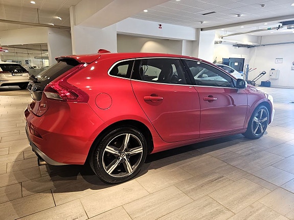 Volvo V40 8 of 27
