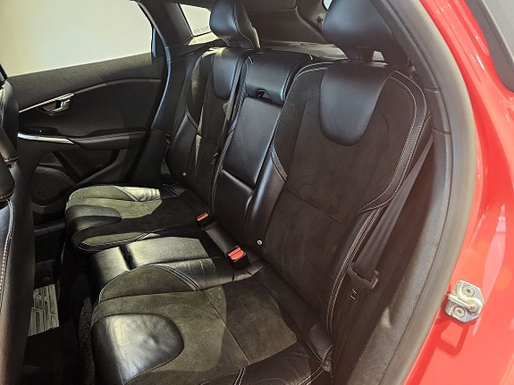 Volvo V40 16 of 27