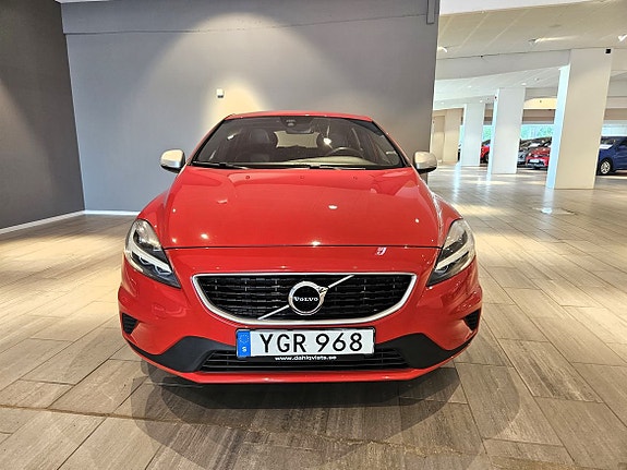Volvo V40 3 of 27