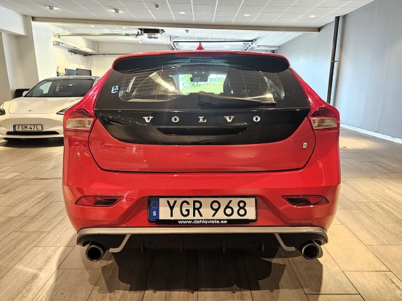 Volvo V40 7 of 27