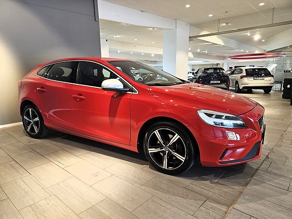 Volvo V40 4 of 27