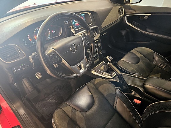 Volvo V40 11 of 27