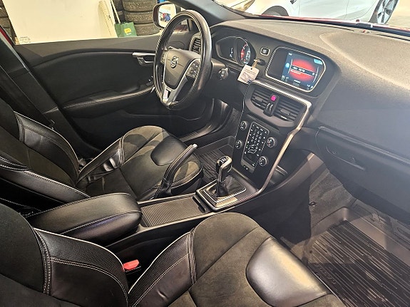 Volvo V40 13 of 27